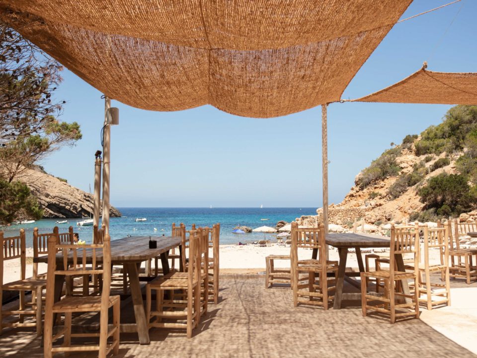 Пляжная терраса в El Silencio Ibiza, автор Daniel Balta |  Мистер и миссис Смит